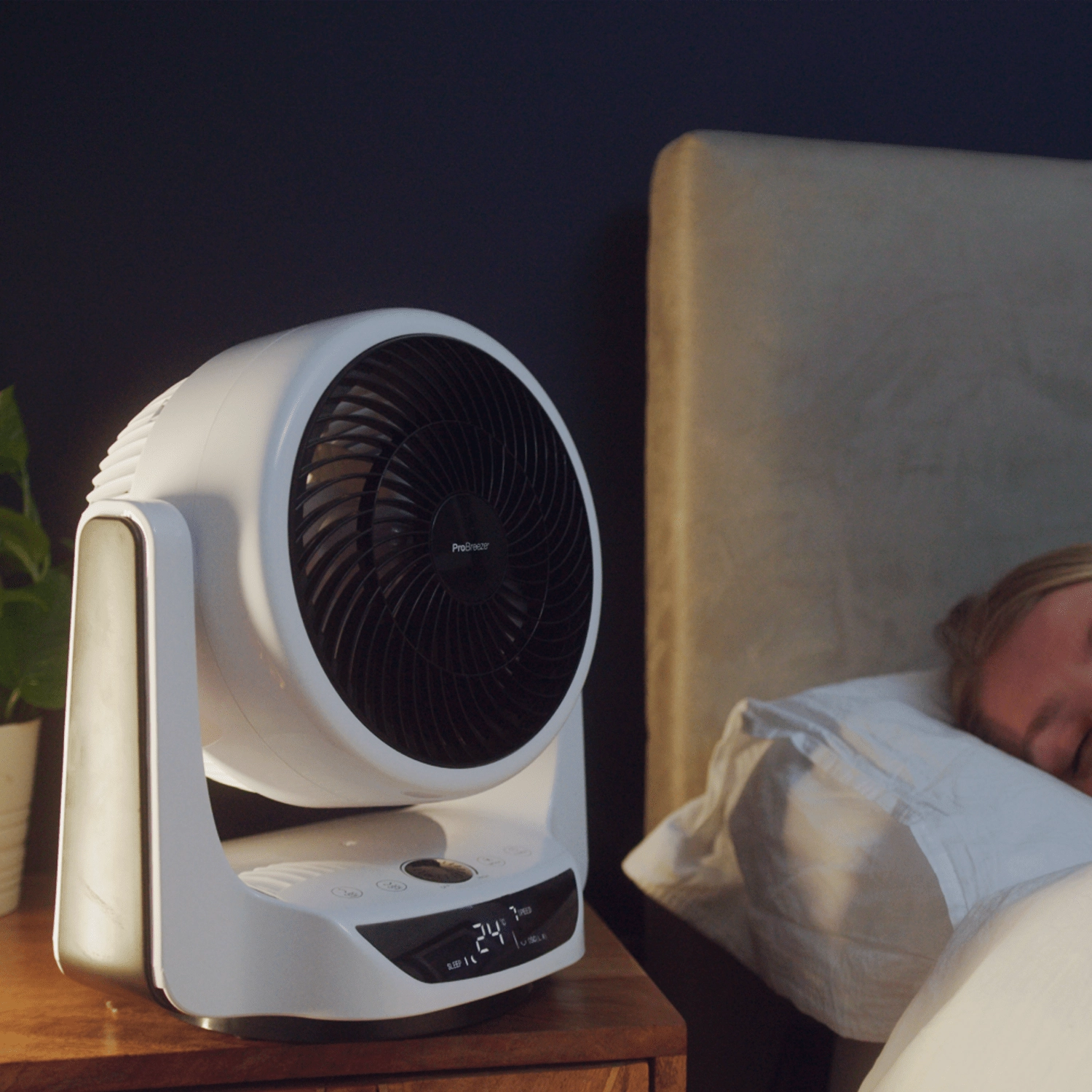10 DC Air Circulator Fan with Automatic Oscillation & Remote Control