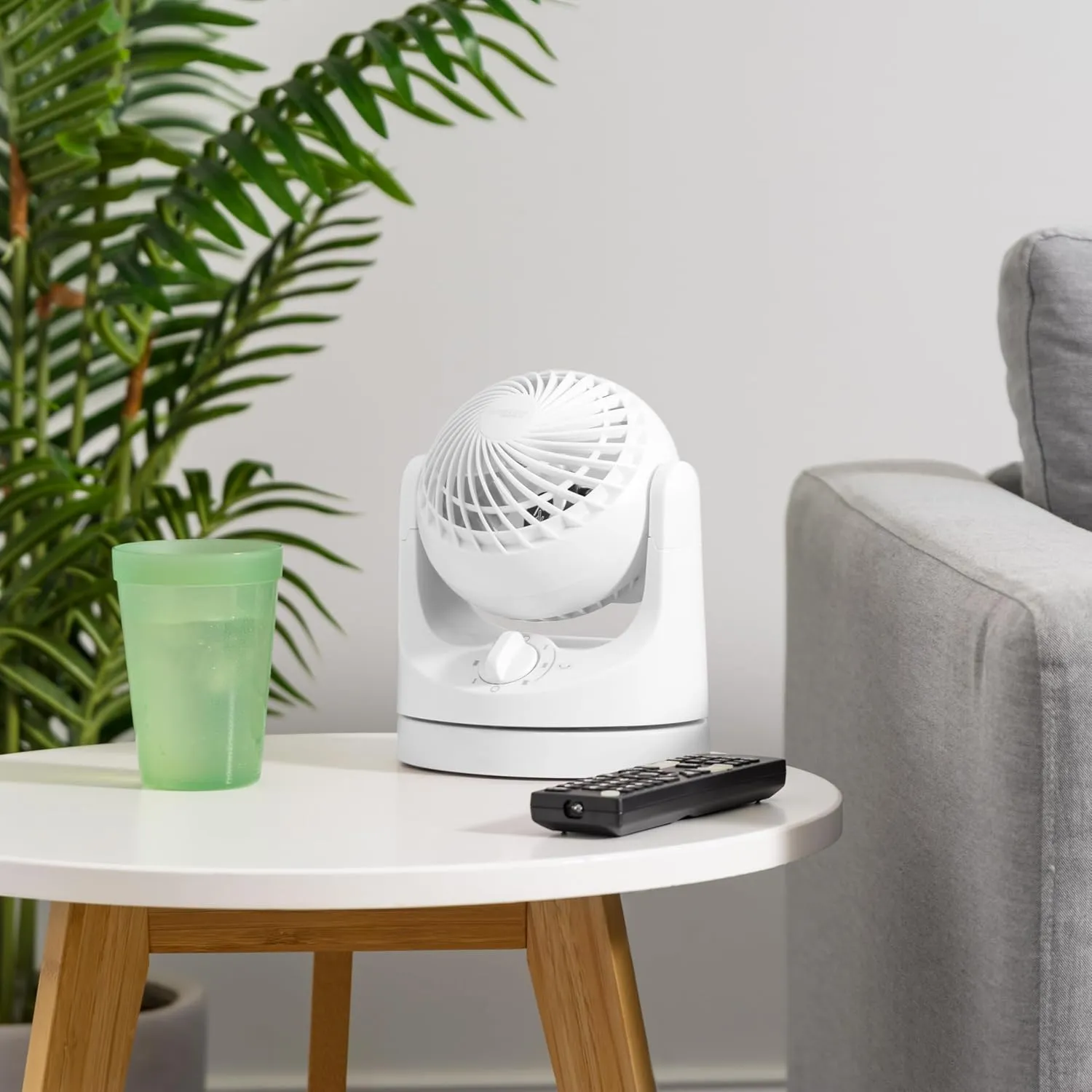 IRIS USA WOOZOO Desk Fan, Oscillating Table Air Circulator, 3 Speeds, 32ft Max Air Distance, 112 Adjustable Tilt, 27.5db Quiet Motor, Small Fan for Bedroom, Office, Dorm, White
