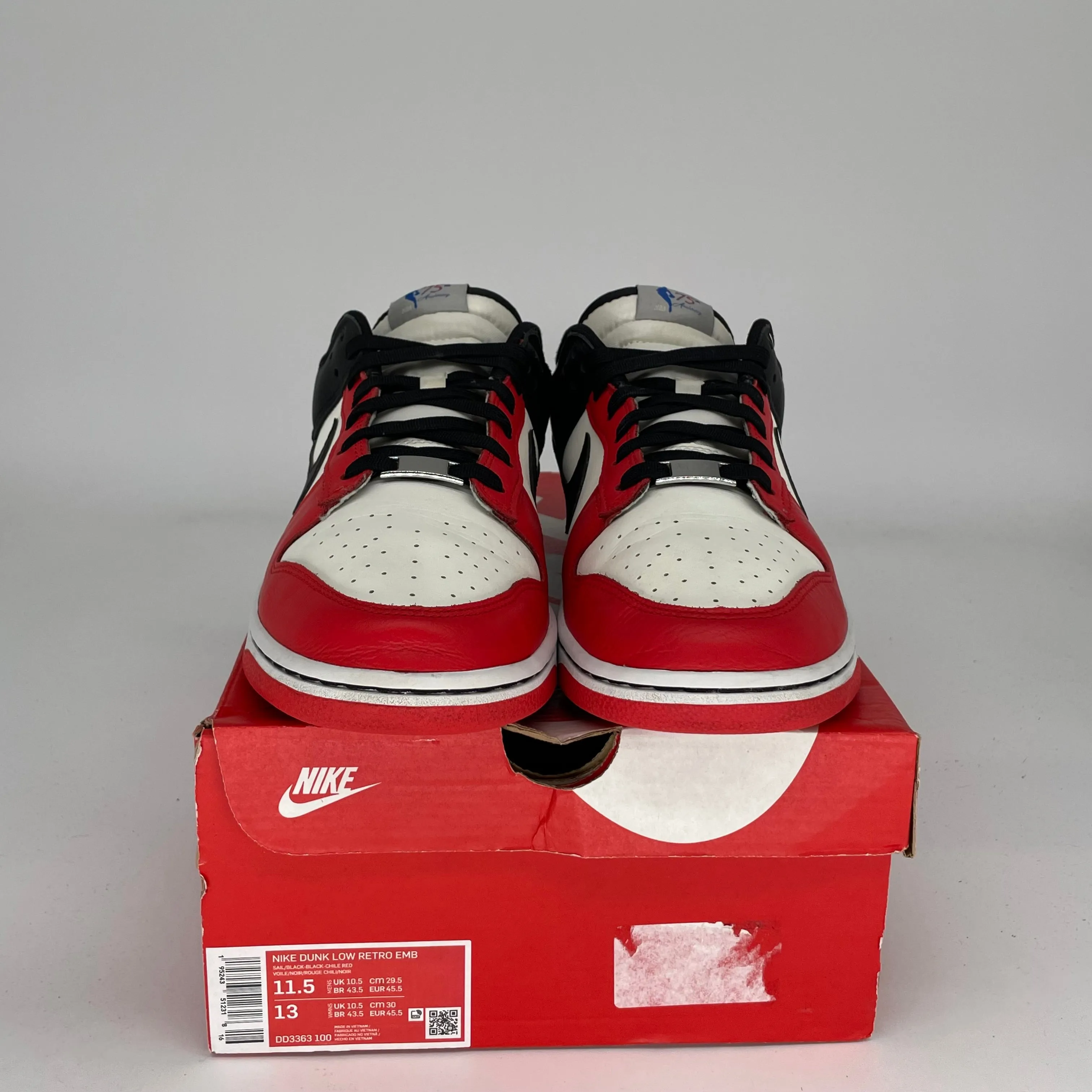 NIKE DUNK LOW NBA 75TH ANNIVERSARY CHICAGO SIZE 11.5 DD3363-100