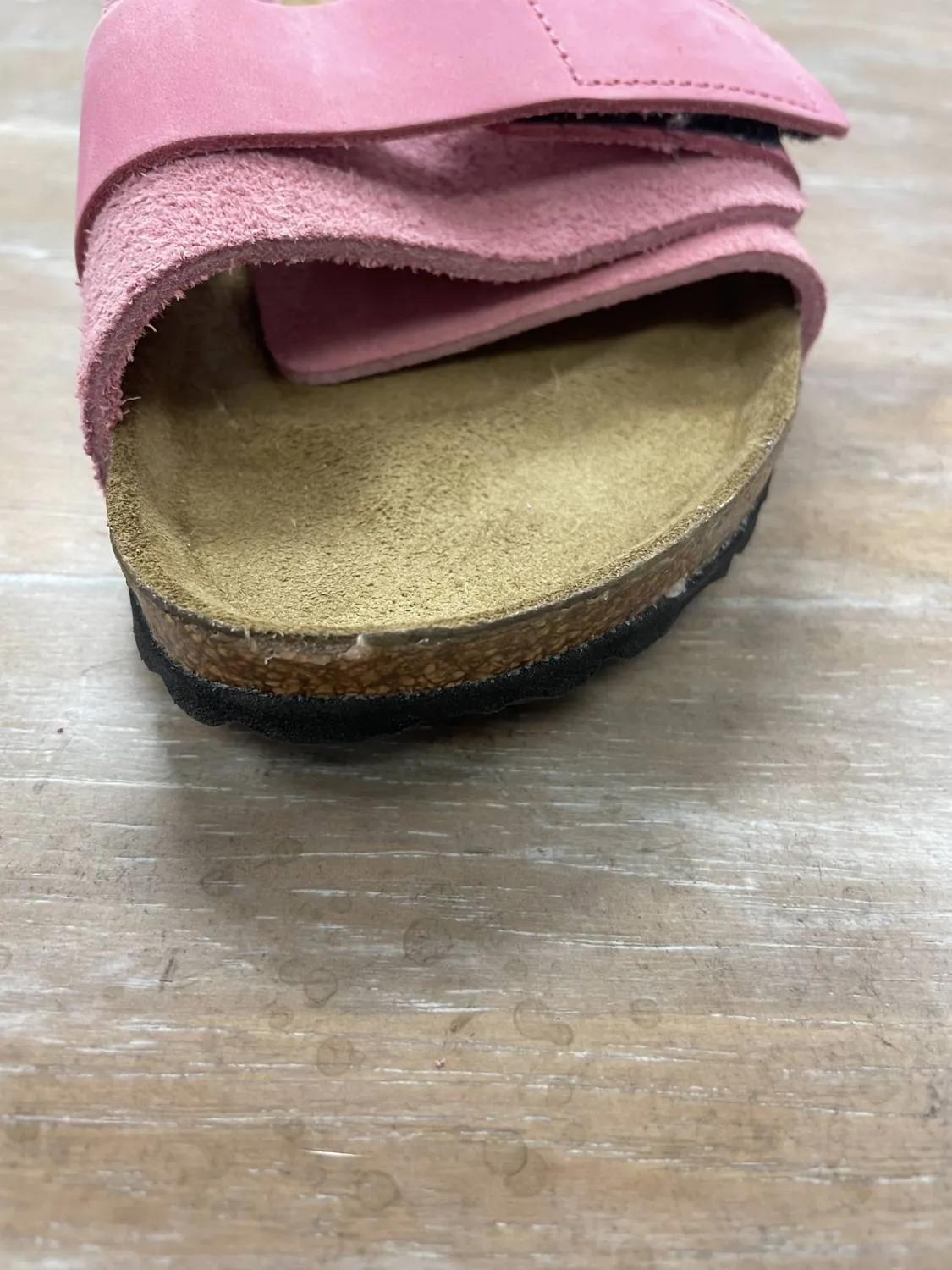 Oita Sandal - Narrow Fit In Candy Pink