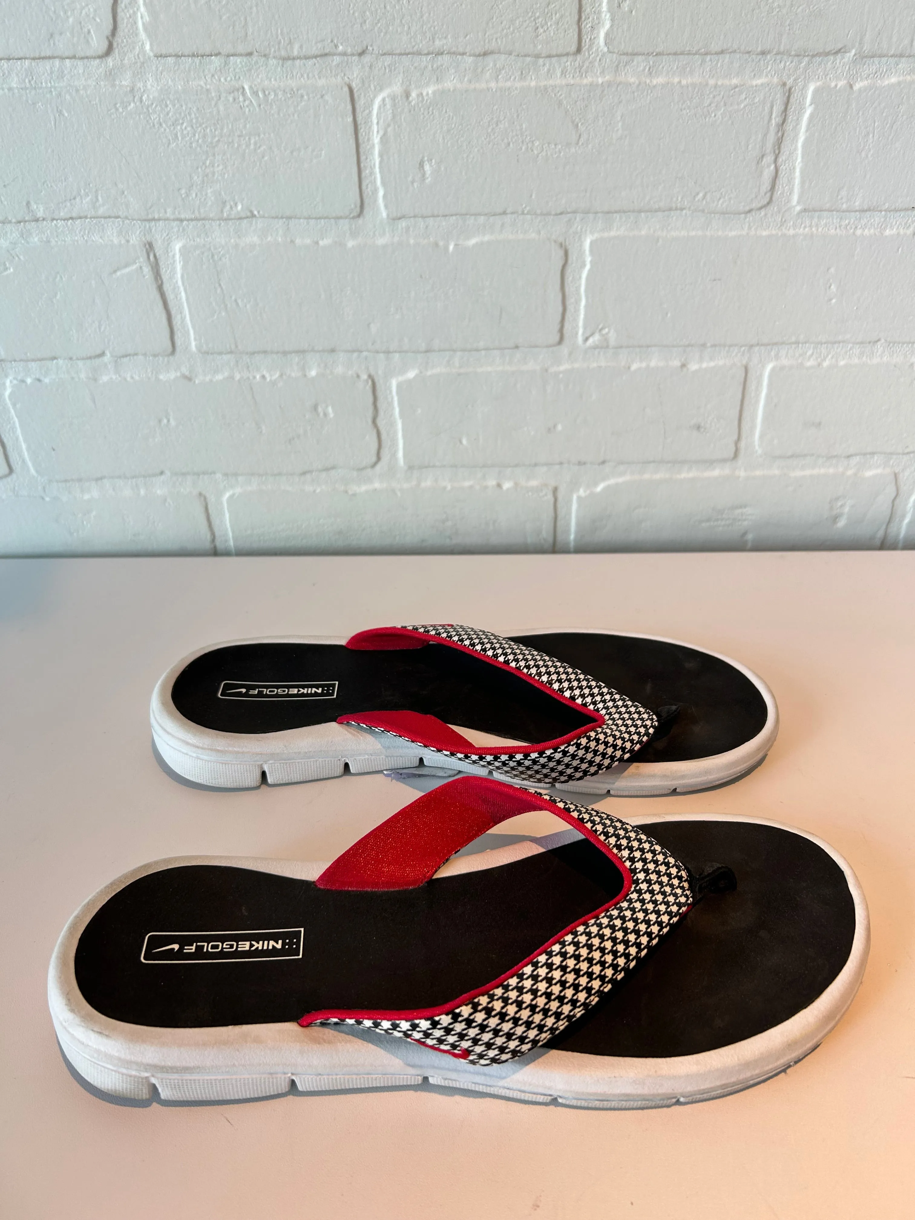 Sandals Flip Flops By Nike In Black & White, Size: 9 nike