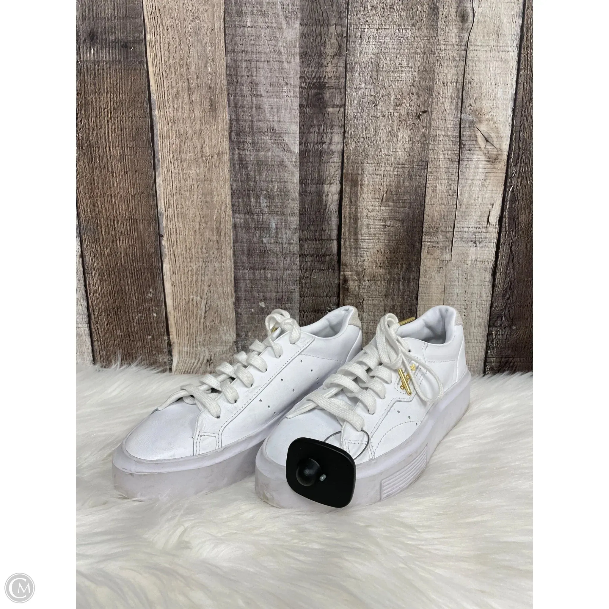 Shoes Athletic By Adidas In White, Size: 7 adidas