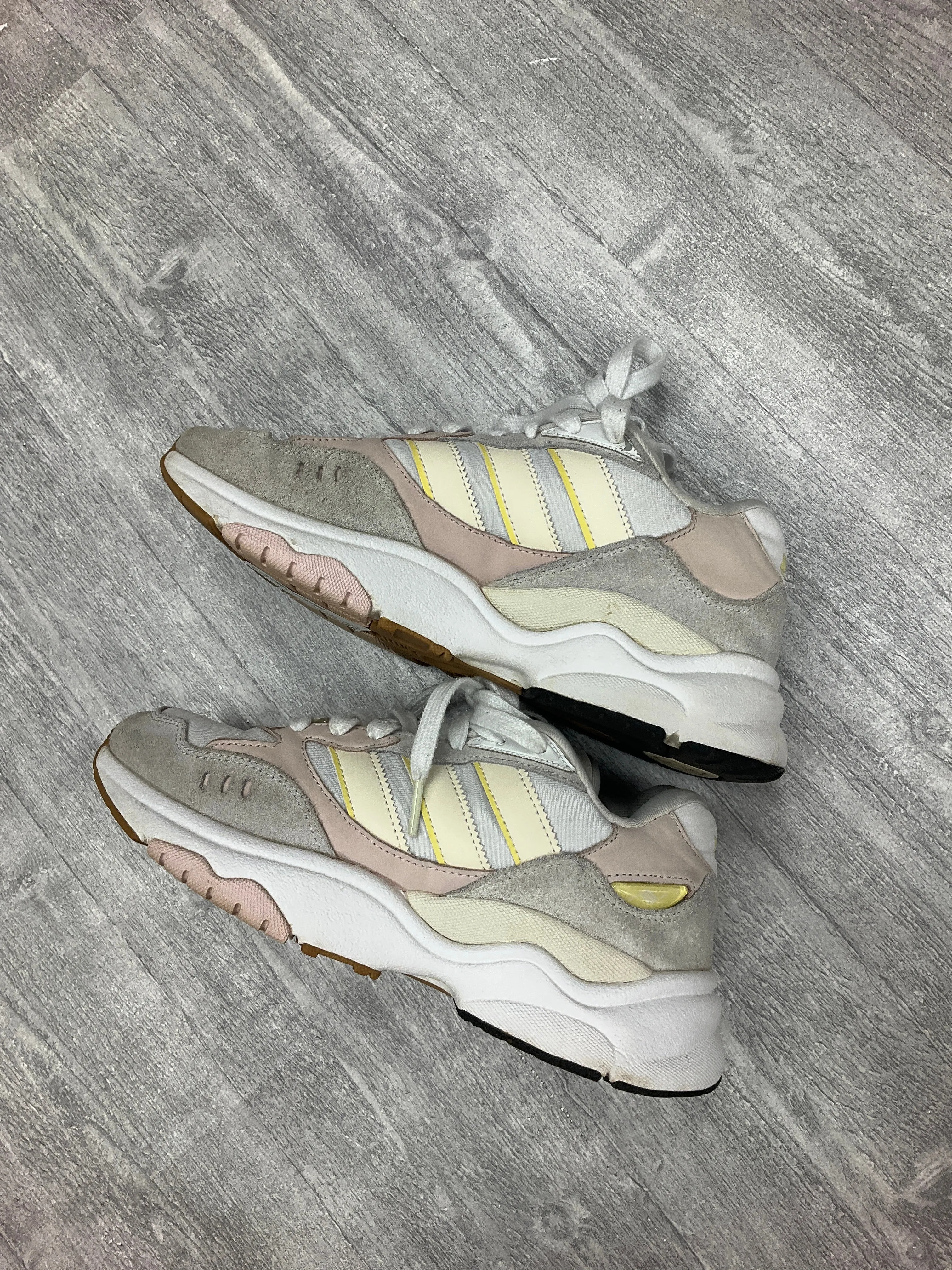 Shoes Athletic By Adidas In White, Size: 7.5 adidas
