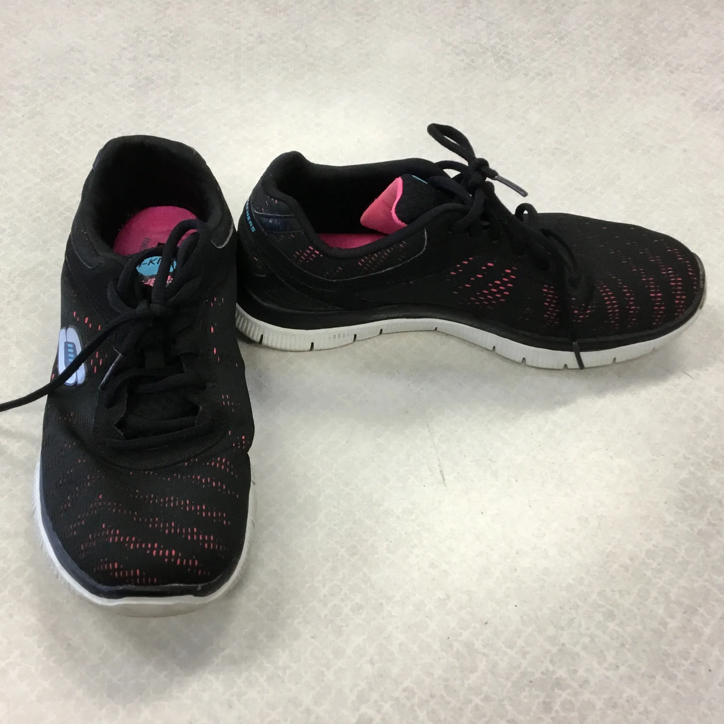 Shoes Athletic By Skechers In Black, Size: 8.5 skechers