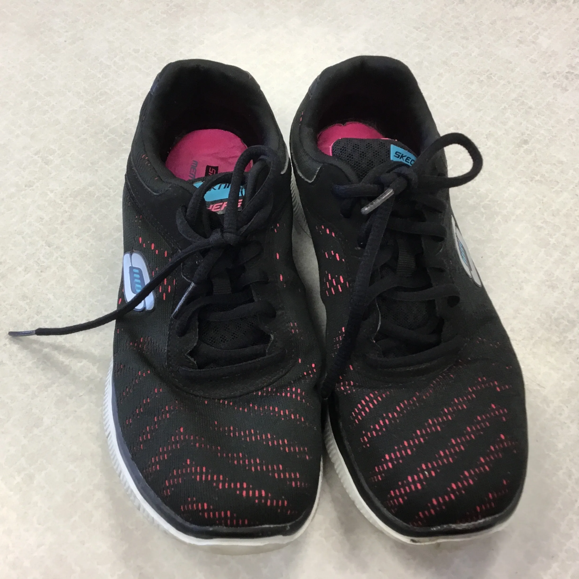 Shoes Athletic By Skechers In Black, Size: 8.5 skechers