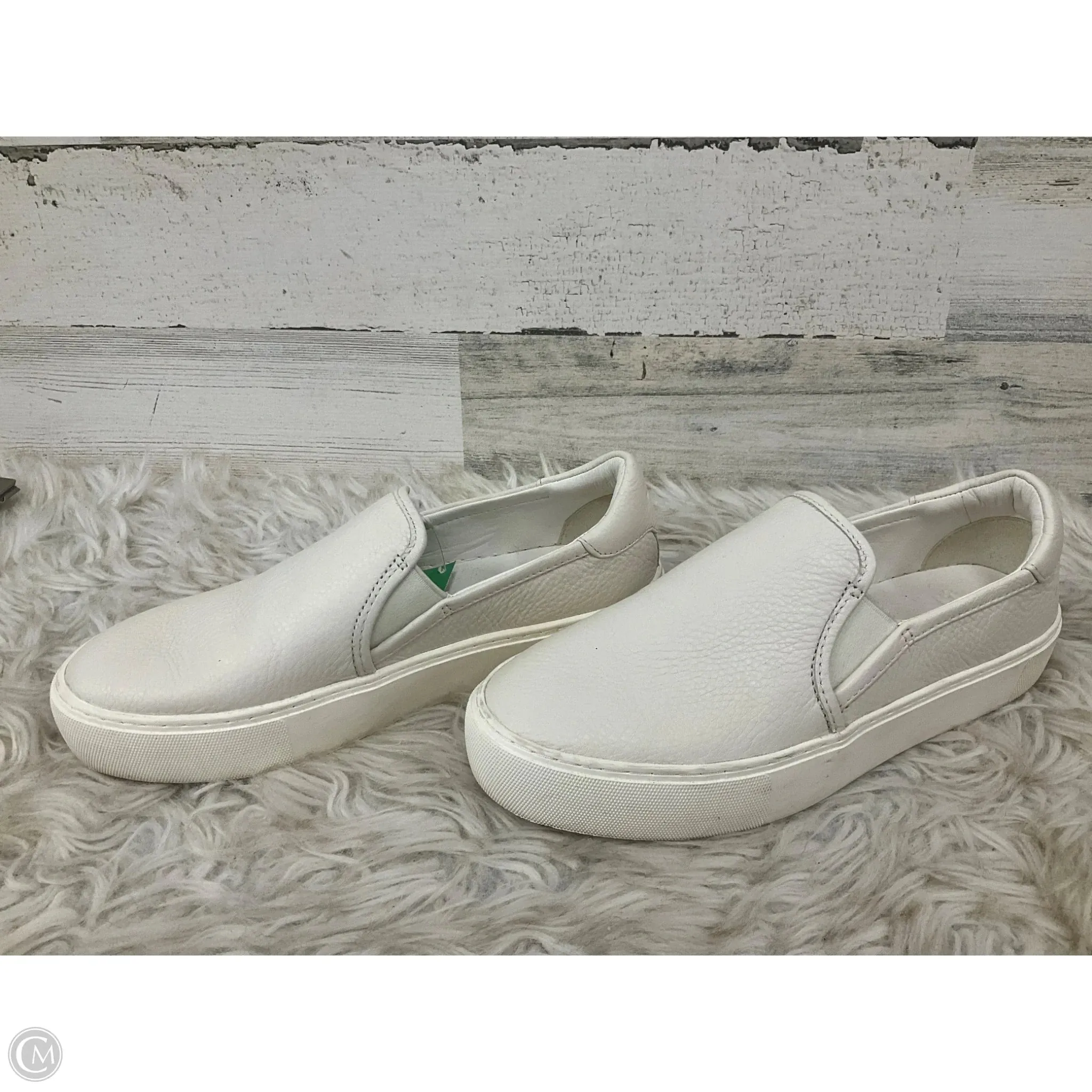 Shoes Designer By Ugg In White, Size: 7.5