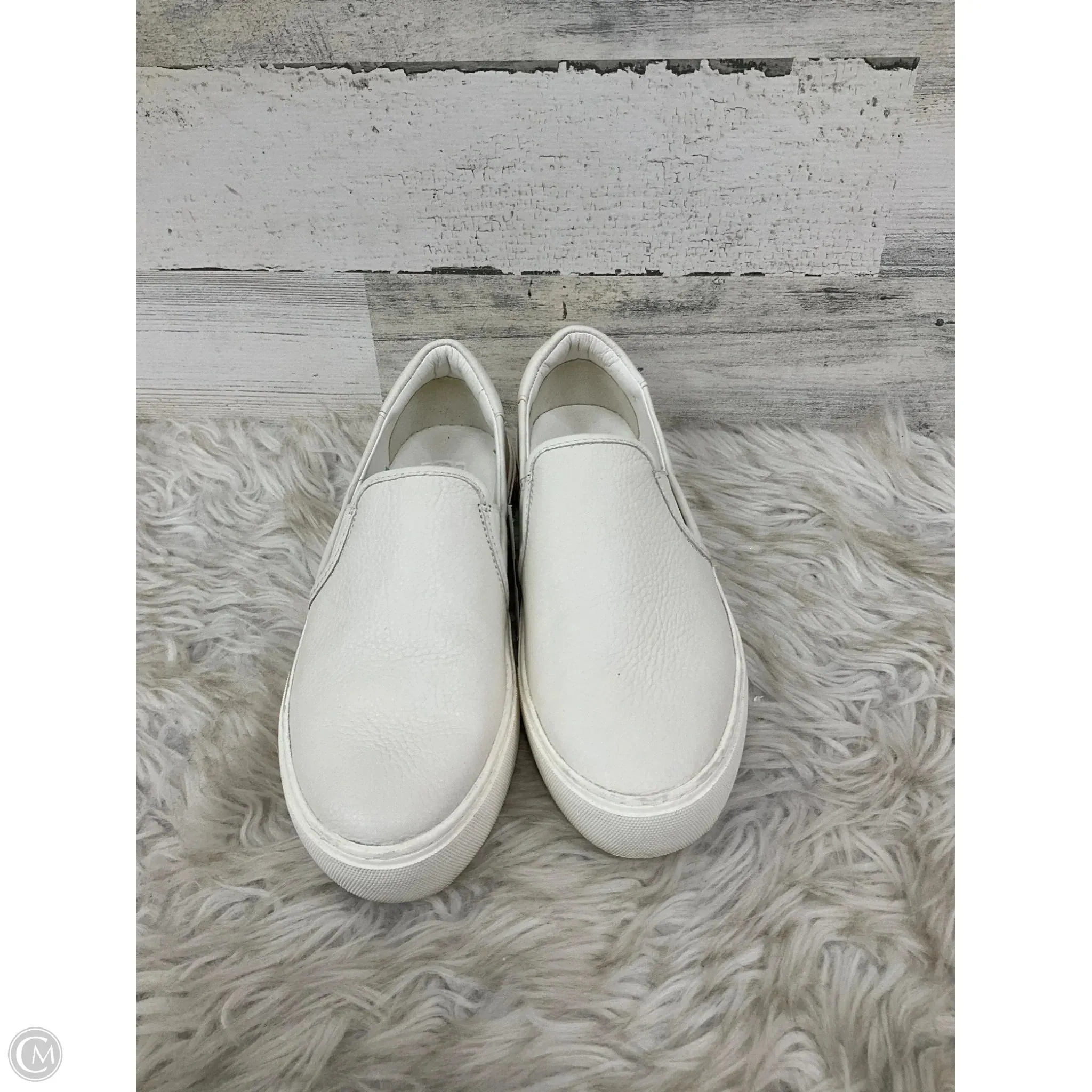 Shoes Designer By Ugg In White, Size: 7.5