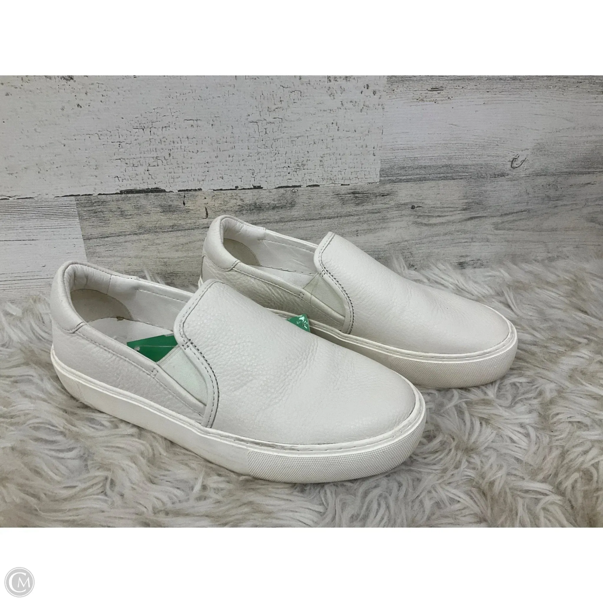 Shoes Designer By Ugg In White, Size: 7.5
