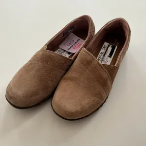 Shoes Flats Moccasin By Skechers In Camel, Size: 6.5 skechers