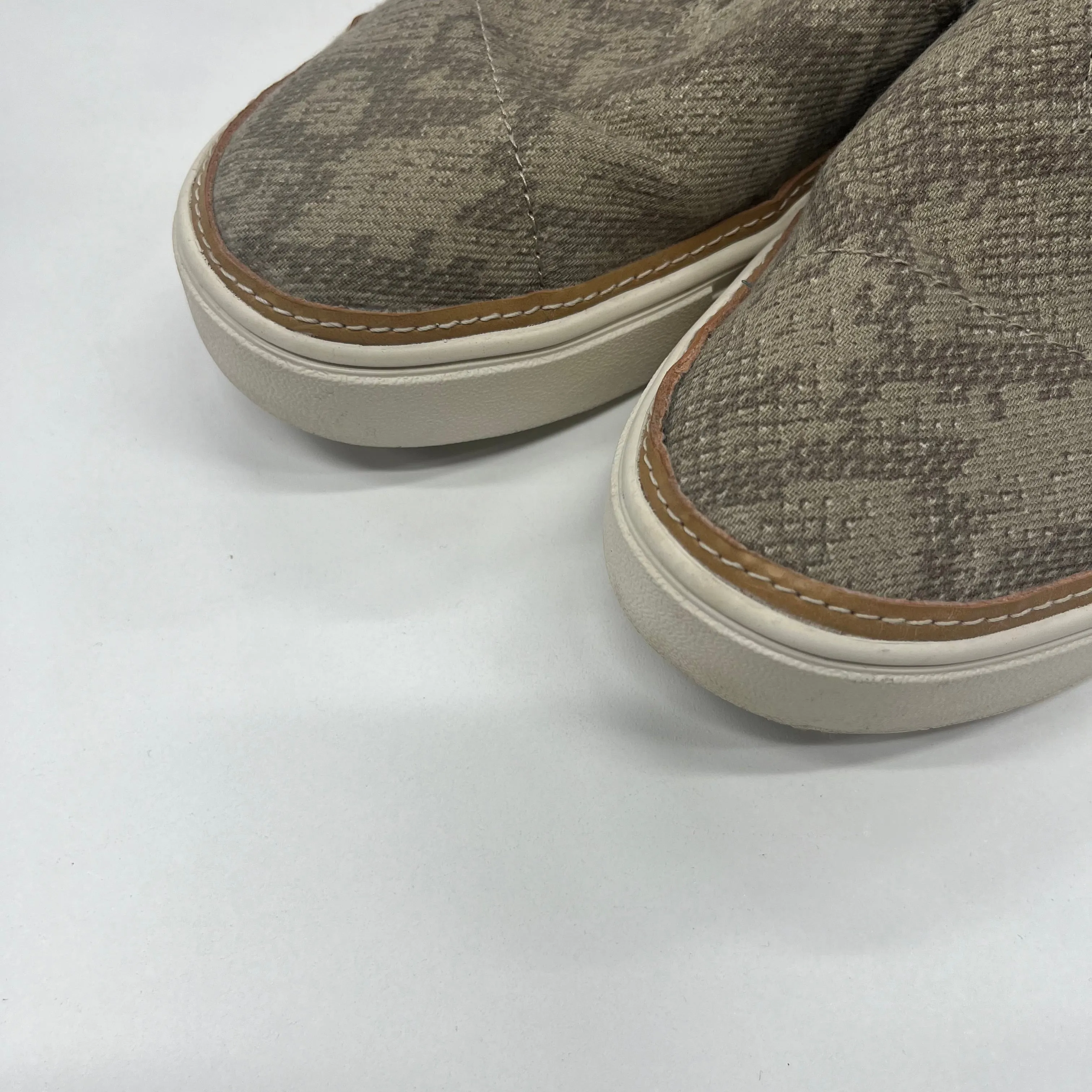 Tan Shoes Flats Loafer Oxford Toms, Size 8 toms