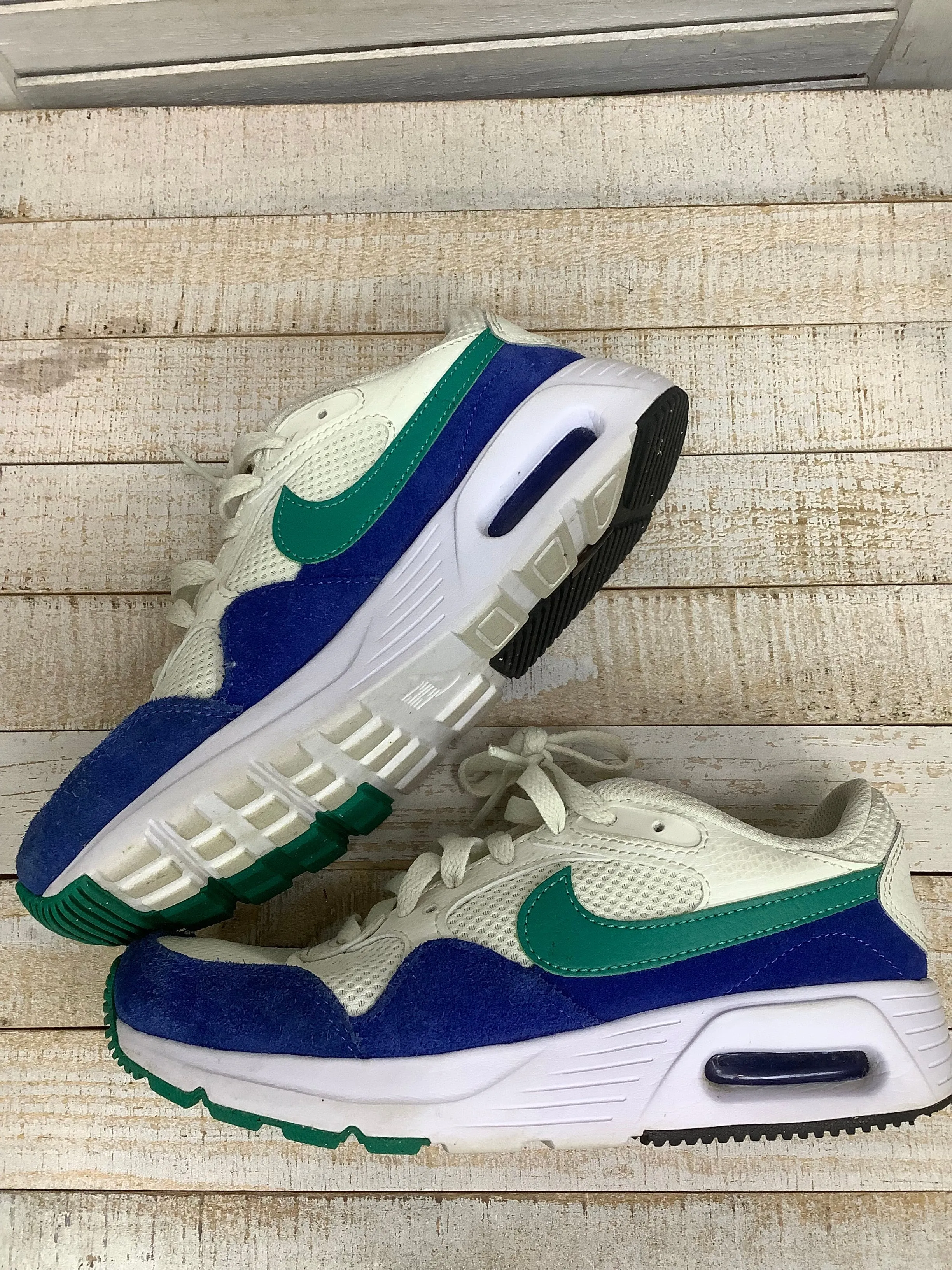 White Shoes Athletic Nike, Size 6 nike