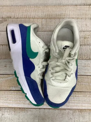 White Shoes Athletic Nike, Size 6 nike