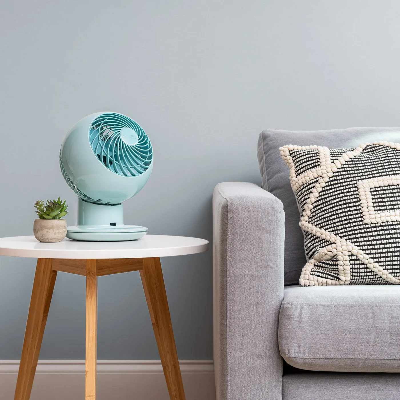 WOOZOO Globe Fan Medium - Horizontal Oscillation, Vertical Tilt, Remote